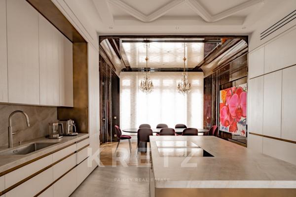 Appartement de réception entièrement rénové par architecte de renom