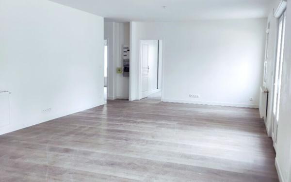 Appartement à louer    4 pièces •  Annesse-et-Beaulieu