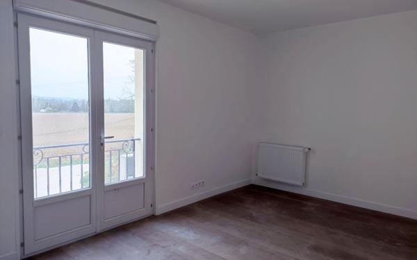 Appartement à louer    4 pièces •  Annesse-et-Beaulieu