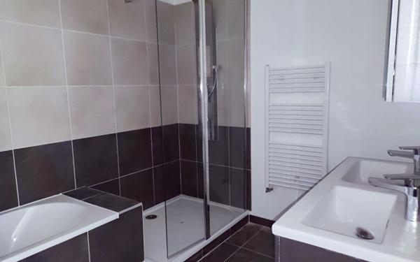 Appartement à louer    4 pièces •  Annesse-et-Beaulieu