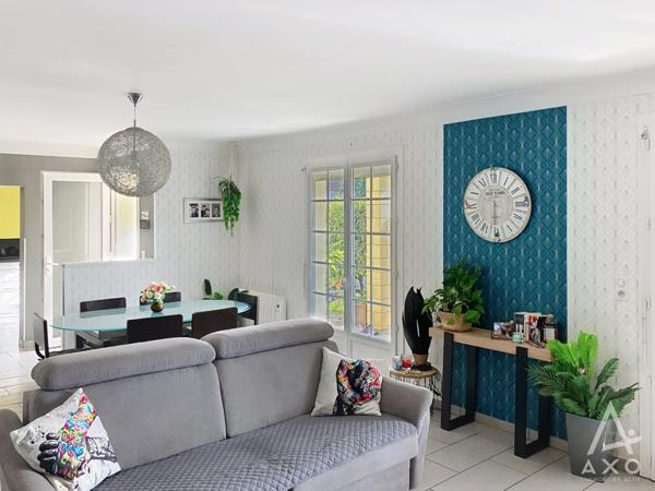 Maison familiale, sur le village d'Allier