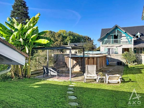 Maison familiale, sur le village d'Allier