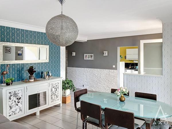 Maison familiale, sur le village d'Allier