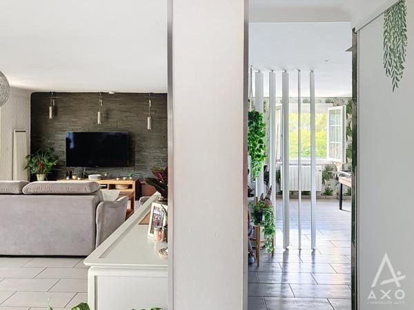 Maison familiale, sur le village d'Allier