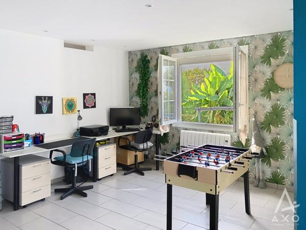 Maison familiale, sur le village d'Allier