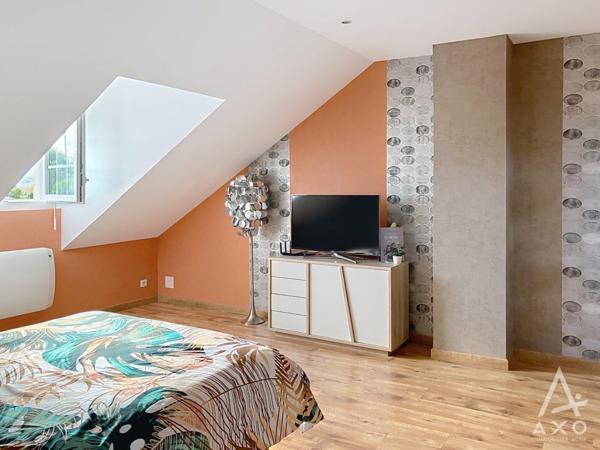 Maison familiale, sur le village d'Allier