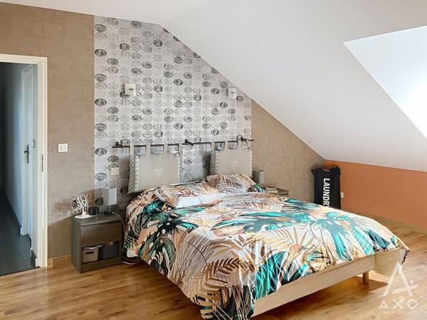 Maison familiale, sur le village d'Allier