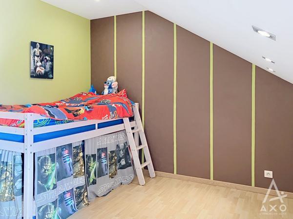 Maison familiale, sur le village d'Allier