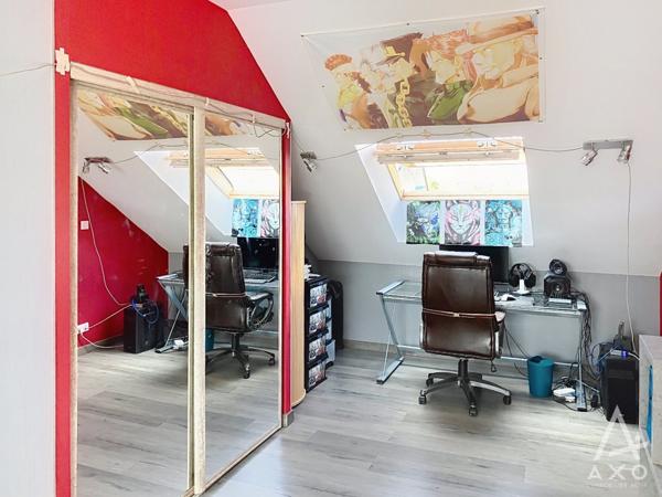 Maison familiale, sur le village d'Allier