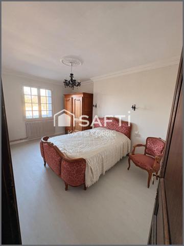 Immeuble en centre bourg de SAINT JULIEN , avec 2 LOGEMENTS, possibilité bureau ou profession liberale