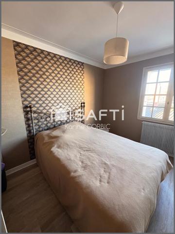 Immeuble en centre bourg de SAINT JULIEN , avec 2 LOGEMENTS, possibilité bureau ou profession liberale