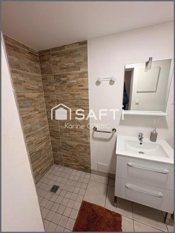 Immeuble en centre bourg de SAINT JULIEN , avec 2 LOGEMENTS, possibilité bureau ou profession liberale