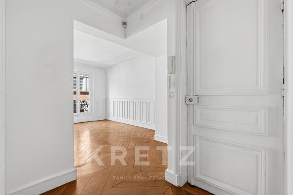 Paris 6e – Rue de l’Abbé Grégoire – Étage élevé avec ascenseur