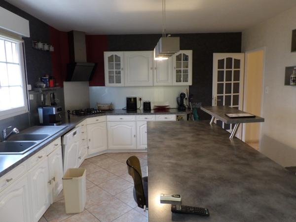 Maison à vendre 12 pièces NERIS LES BAINS (03)