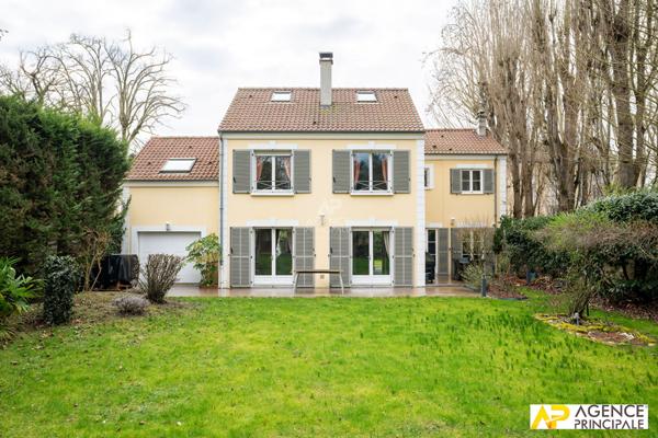 Maison Maisons Laffitte 8 pièce(s) 180 m2 NC - Référence  13101