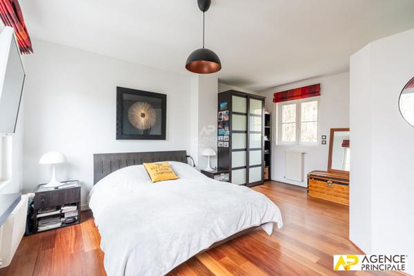 Maison Maisons Laffitte 8 pièce(s) 180 m2 NC - Référence  13101