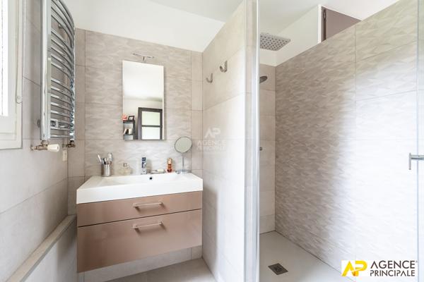 Maison Maisons Laffitte 8 pièce(s) 180 m2 NC - Référence  13101