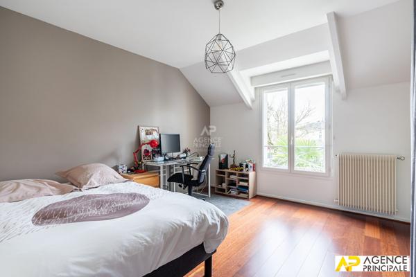 Maison Maisons Laffitte 8 pièce(s) 180 m2 NC - Référence  13101