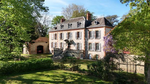 Demeure de caractère du XIXe siècle au cœur d’un parc de 4 ha aux abords de Moulins