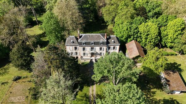 Demeure de caractère du XIXe siècle au cœur d’un parc de 4 ha aux abords de Moulins