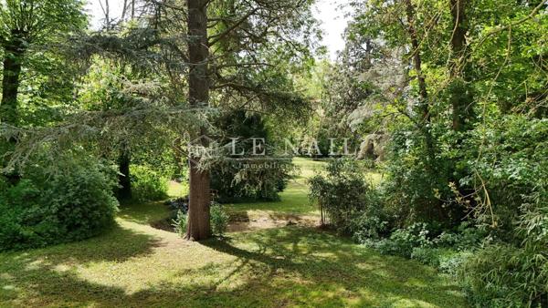 Demeure de caractère du XIXe siècle au cœur d’un parc de 4 ha aux abords de Moulins