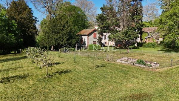 Demeure de caractère du XIXe siècle au cœur d’un parc de 4 ha aux abords de Moulins