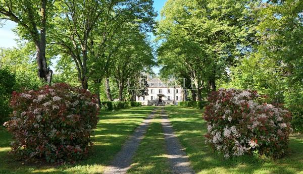 Demeure de caractère du XIXe siècle au cœur d’un parc de 4 ha aux abords de Moulins
