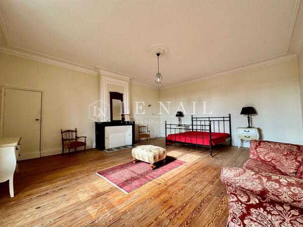 Beau château de famille au bord de la rivière Dordogne