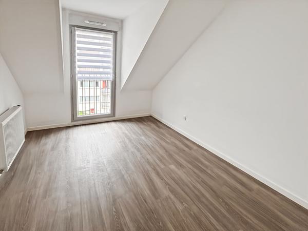 À LOUER - APPARTEMENT - MENNECY