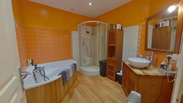 Immeuble composé de 6 appartements