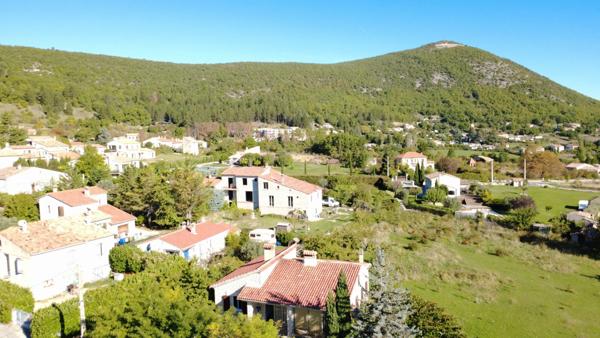 Maison lumineuse de 172m2 - Cadre campagne à deux pas du village