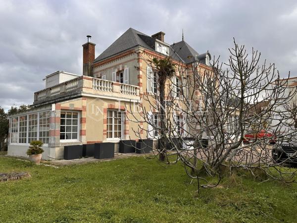 Elégante Villa balnéaire du XIXème siècle avec dépendances, à deux pas de la plage