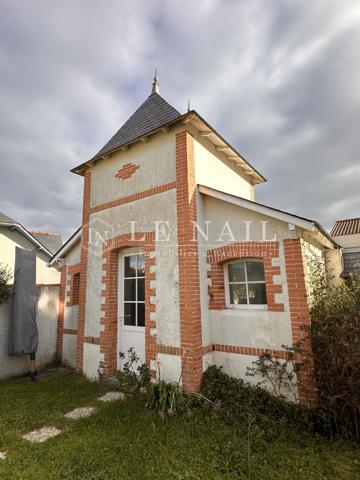 Elégante Villa balnéaire du XIXème siècle avec dépendances, à deux pas de la plage