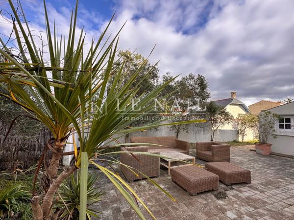 Elégante Villa balnéaire du XIXème siècle avec dépendances, à deux pas de la plage