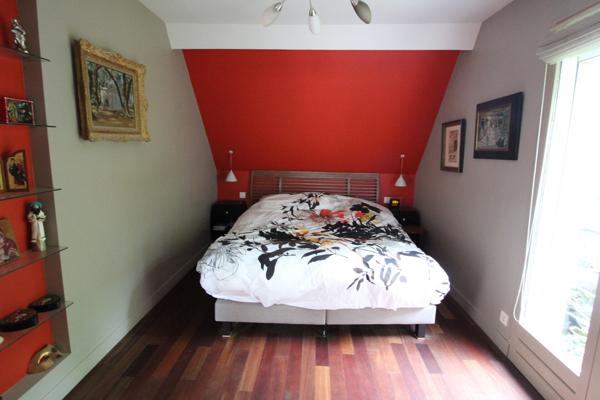 MAISON 184 M² - 5 CHAMBRES - CHEMINEE - VERANDA - JARDIN INTIMISTE - TRES VERDOYANT - GARAGES ET PARKING - SOUS-SOL TOTAL -