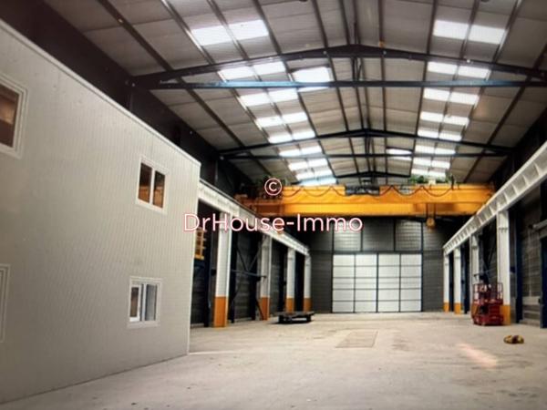 Bureau à vendre 3 pièces de 1 600 m²