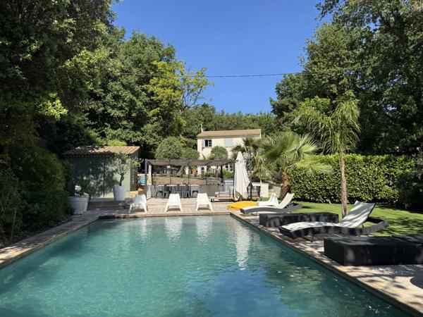 Rochefort-du-Gard (30650) Maison 200 m² sur terrain e 1567 m² Rochefort du Gard