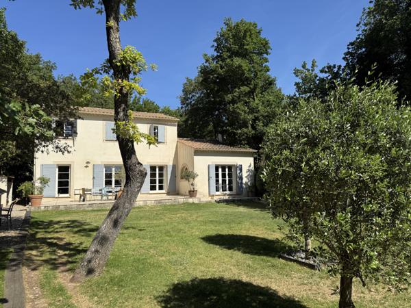 Rochefort-du-Gard (30650) Maison 200 m² sur terrain e 1567 m² Rochefort du Gard
