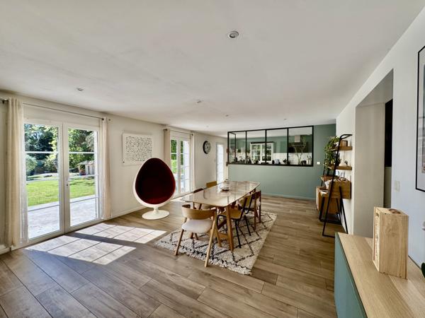 Rochefort-du-Gard (30650) Maison 200 m² sur terrain e 1567 m² Rochefort du Gard