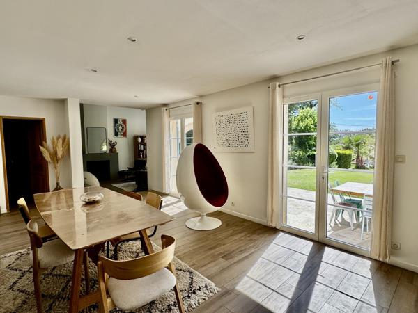 Rochefort-du-Gard (30650) Maison 200 m² sur terrain e 1567 m² Rochefort du Gard