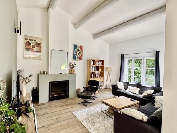 Rochefort-du-Gard (30650) Maison 200 m² sur terrain e 1567 m² Rochefort du Gard