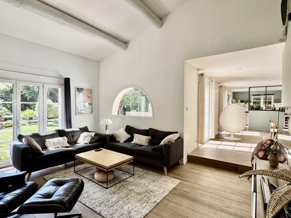 Rochefort-du-Gard (30650) Maison 200 m² sur terrain e 1567 m² Rochefort du Gard