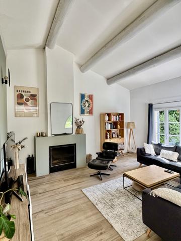 Rochefort-du-Gard (30650) Maison 200 m² sur terrain e 1567 m² Rochefort du Gard