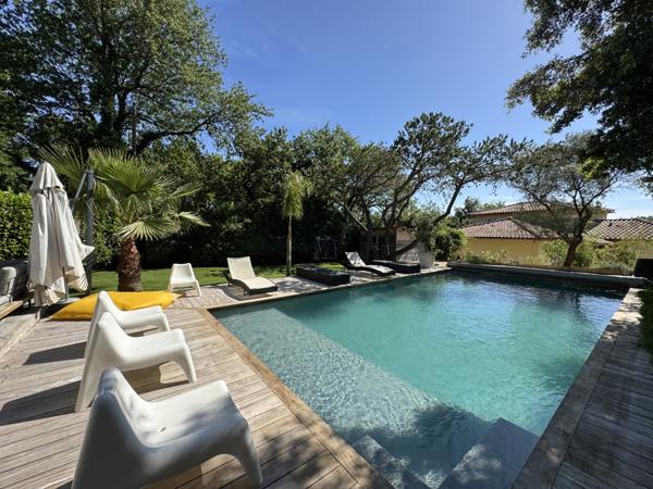 Rochefort-du-Gard (30650) Maison 200 m² sur terrain e 1567 m² Rochefort du Gard