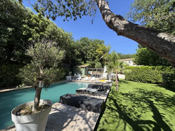 Rochefort-du-Gard (30650) Maison 200 m² sur terrain e 1567 m² Rochefort du Gard