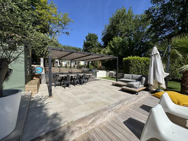 Rochefort-du-Gard (30650) Maison 200 m² sur terrain e 1567 m² Rochefort du Gard