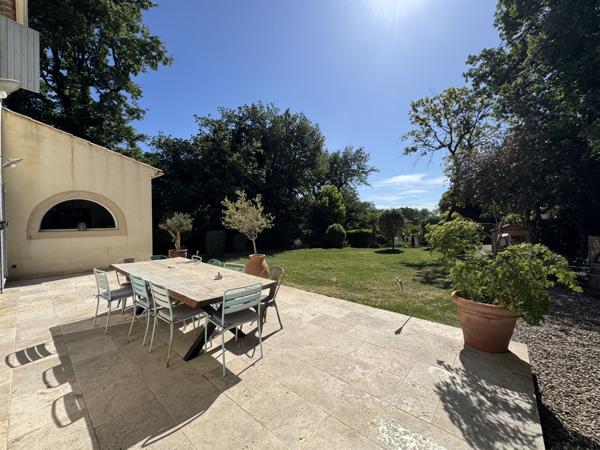 Rochefort-du-Gard (30650) Maison 200 m² sur terrain e 1567 m² Rochefort du Gard