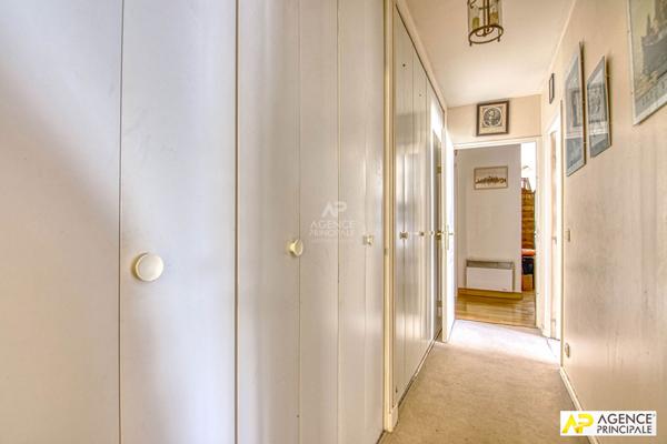 Versailles Notre-Dame Appartement duplex 5 pièces 138m² au sol situé au 3ème et 4ème étage (dernier) avec ascenseur et parking €1 095 000 ** - Référence 27446