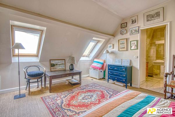 Versailles Notre-Dame Appartement duplex 5 pièces 138m² au sol situé au 3ème et 4ème étage (dernier) avec ascenseur et parking €1 095 000 ** - Référence 27446