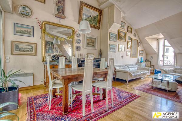 Versailles Notre-Dame Appartement duplex 5 pièces 138m² au sol situé au 3ème et 4ème étage (dernier) avec ascenseur et parking €1 095 000 ** - Référence 27446